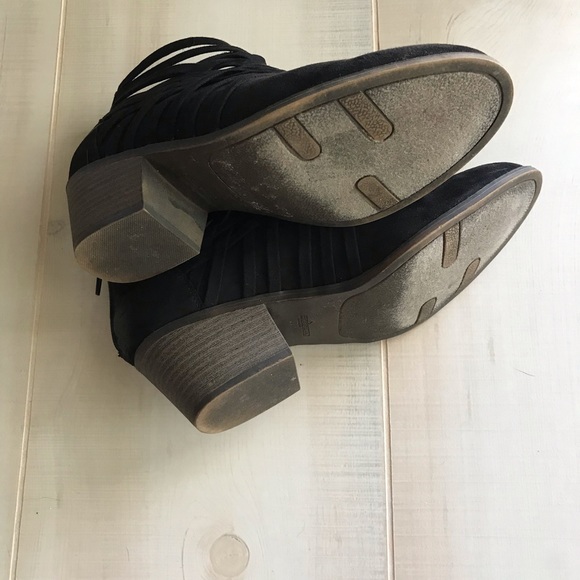 Fergalicious 8.5M Bandana Black Ankle Booties - Picture 6 of 8